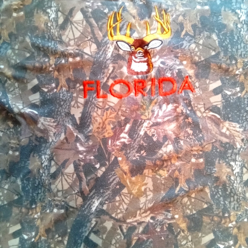 Crew neck to shirt cammo color (vintage)